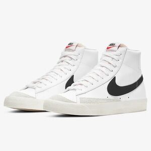 Nike Blazer Mid '77 Vintage men’s Size 10.5 white and‎ black sneaker. EUC